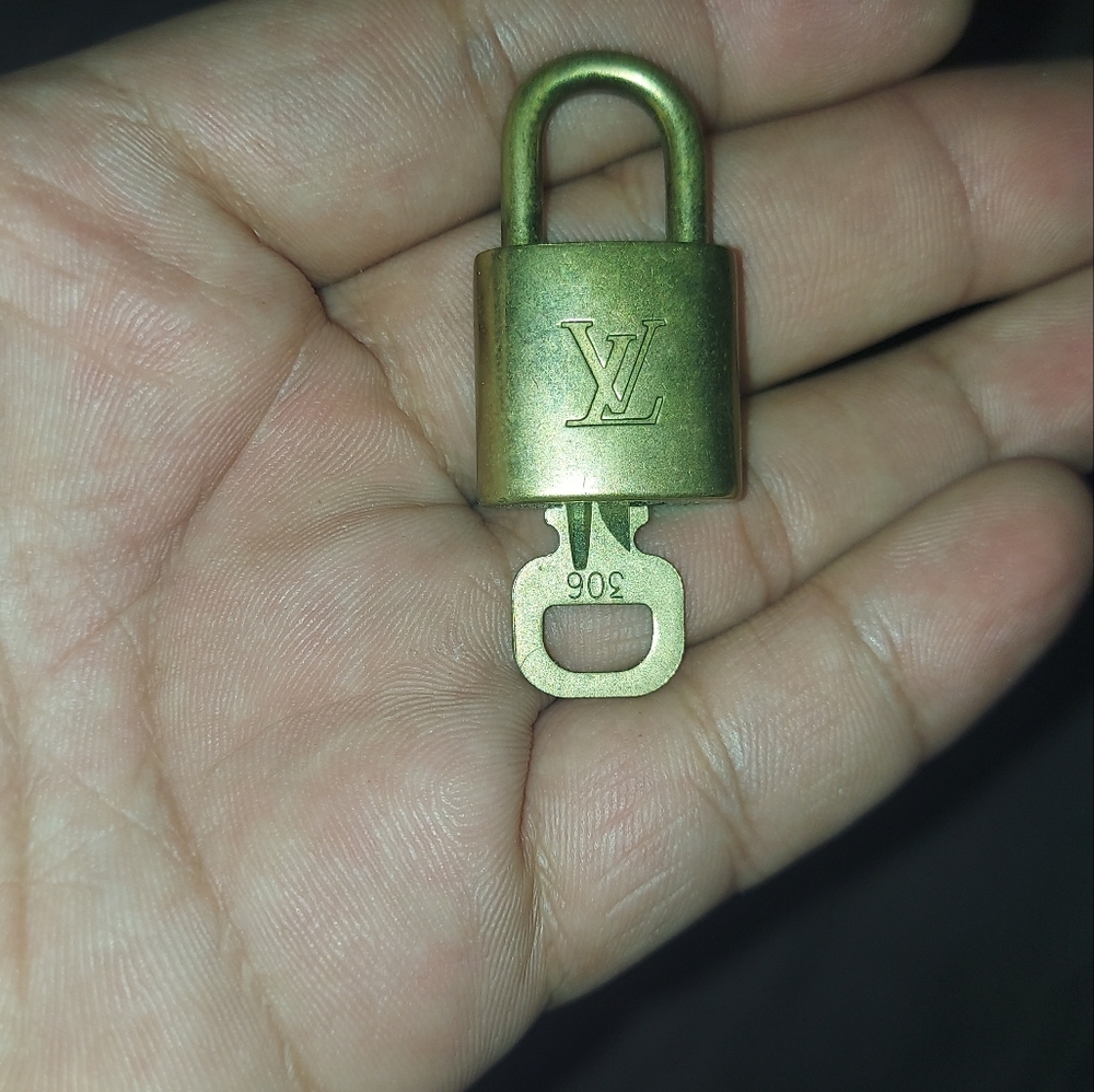 Louis Vuitton Lock and Key #306 EXCELLENT CONDITION 🔥🔥